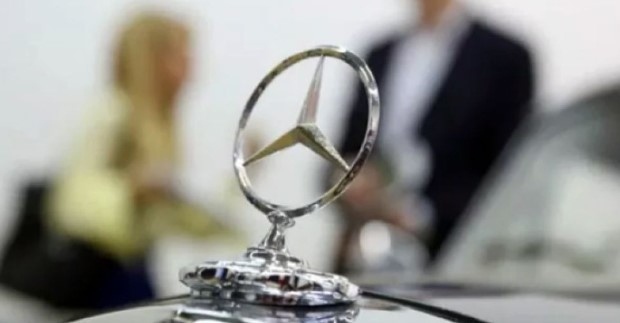 Фалира фирмата, произвеждаща трилъчевите звезди на Mercedes
